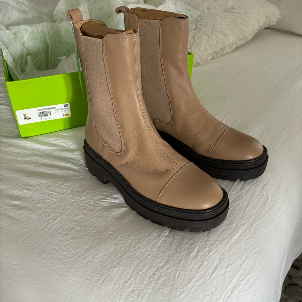Tan Ankle Boots with Chunky Sole and Elastic Panels